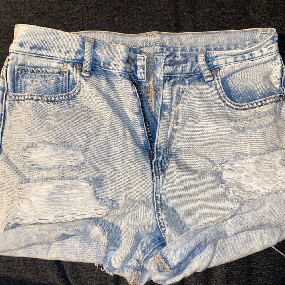 Lightly worn American eagle mom shorts